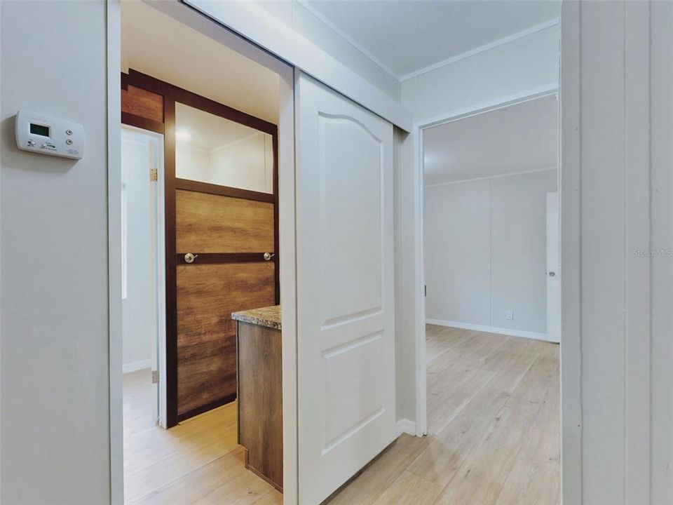 На продажу: $222,900 (4 спален, 2 ванн, 2117 Квадратных фут)