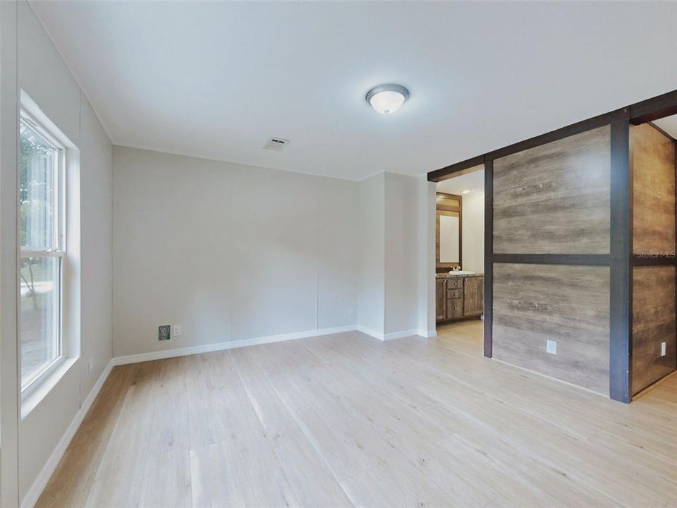 На продажу: $222,900 (4 спален, 2 ванн, 2117 Квадратных фут)