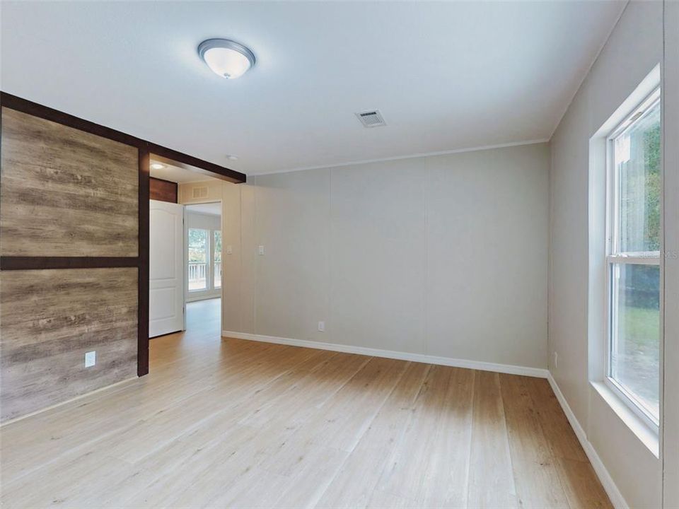 На продажу: $222,900 (4 спален, 2 ванн, 2117 Квадратных фут)