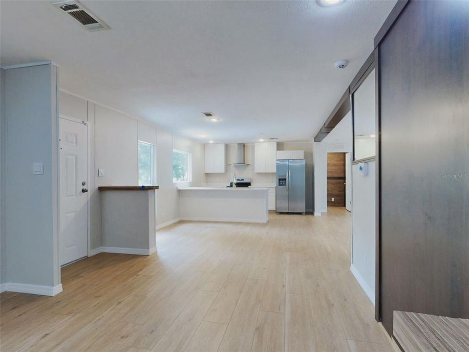 На продажу: $222,900 (4 спален, 2 ванн, 2117 Квадратных фут)
