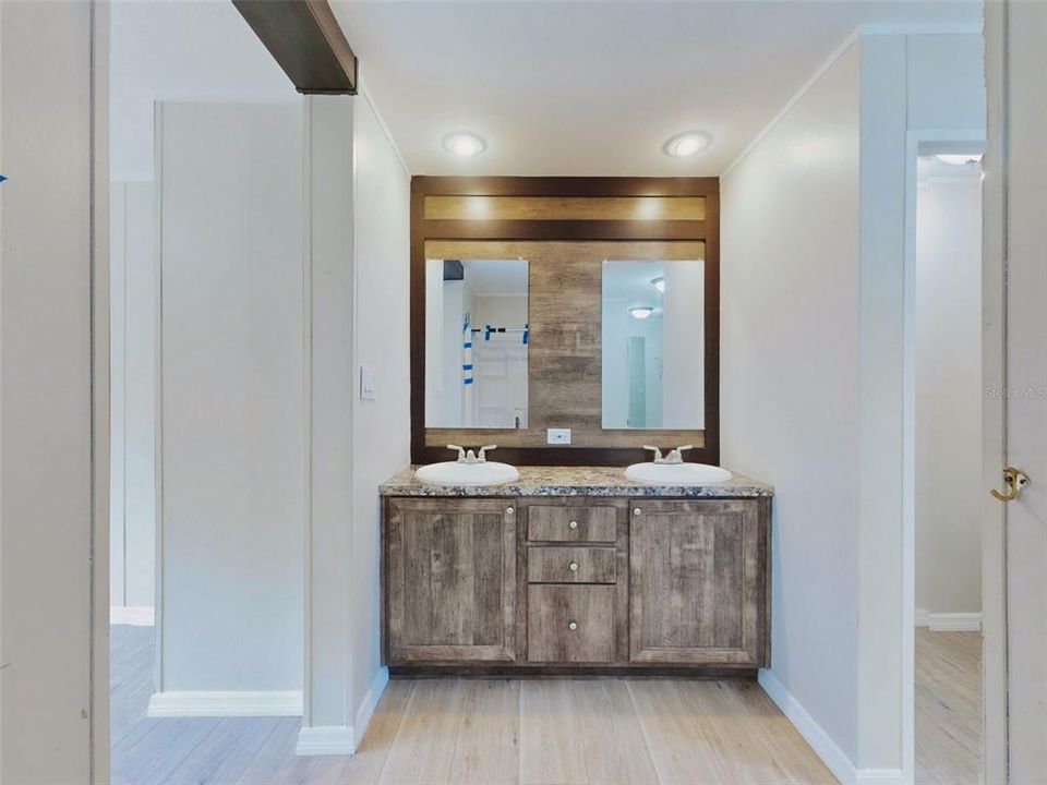 На продажу: $222,900 (4 спален, 2 ванн, 2117 Квадратных фут)