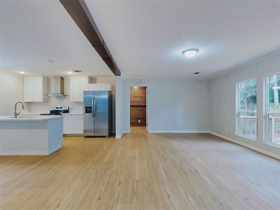 На продажу: $222,900 (4 спален, 2 ванн, 2117 Квадратных фут)