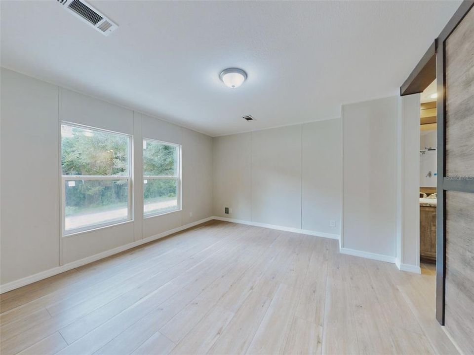 На продажу: $222,900 (4 спален, 2 ванн, 2117 Квадратных фут)