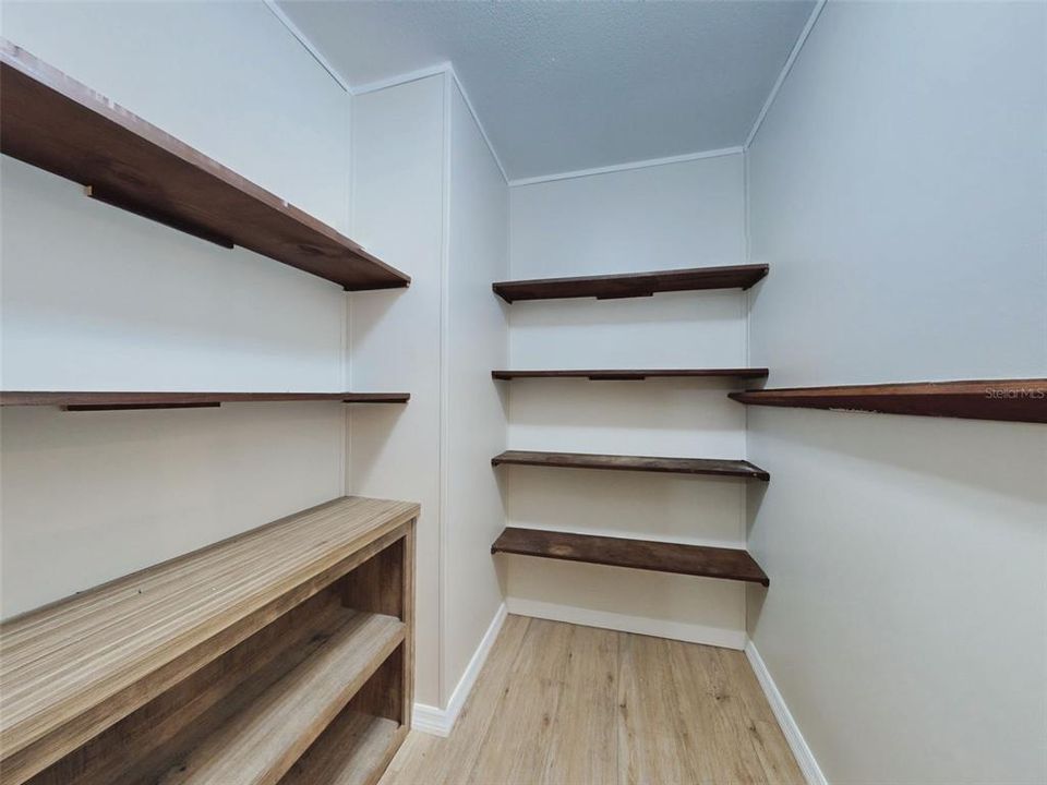 На продажу: $222,900 (4 спален, 2 ванн, 2117 Квадратных фут)