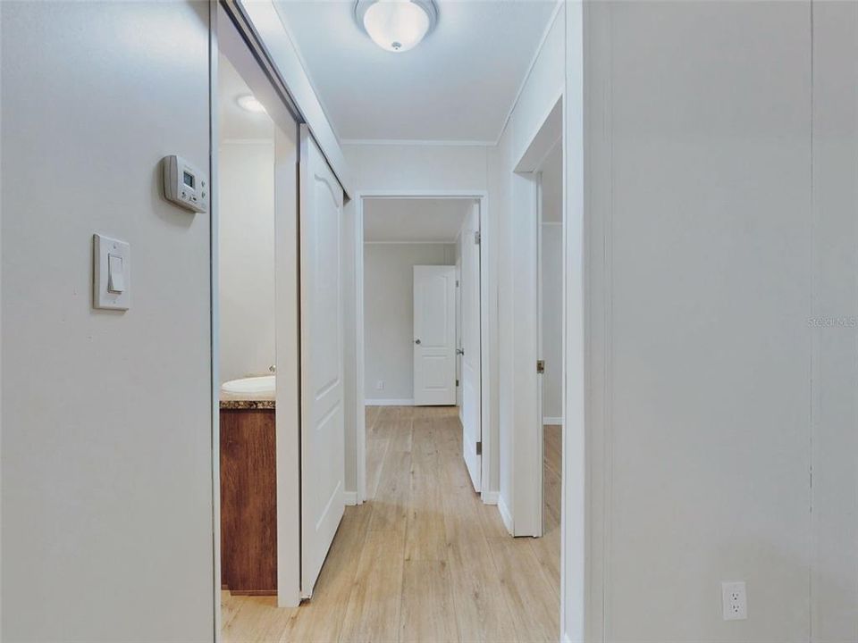 На продажу: $222,900 (4 спален, 2 ванн, 2117 Квадратных фут)