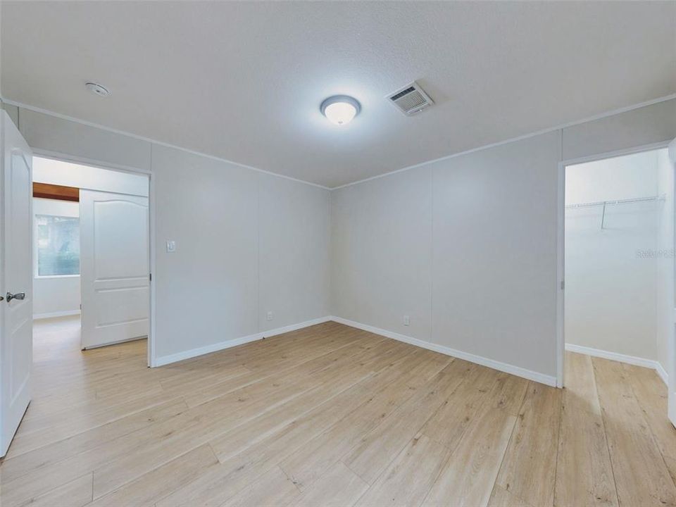 На продажу: $222,900 (4 спален, 2 ванн, 2117 Квадратных фут)