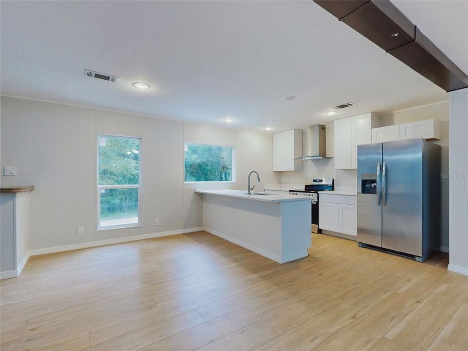 На продажу: $222,900 (4 спален, 2 ванн, 2117 Квадратных фут)