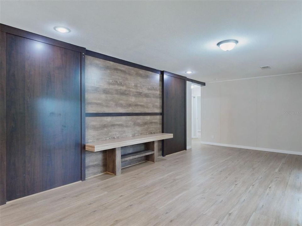 На продажу: $222,900 (4 спален, 2 ванн, 2117 Квадратных фут)