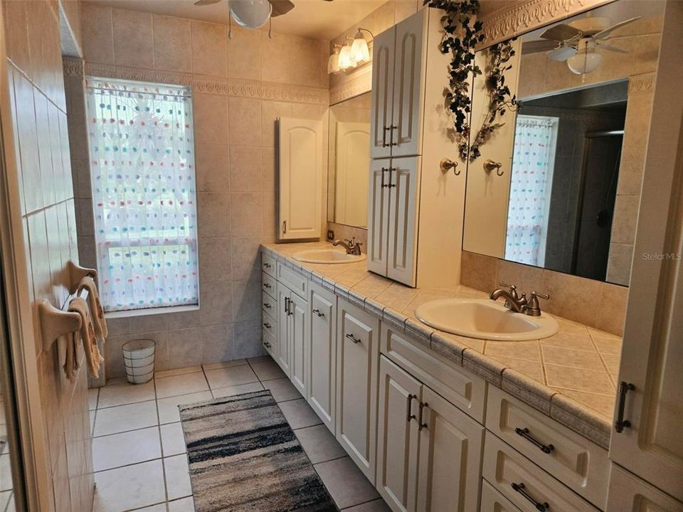 For Sale: $463,750 (3 beds, 2 baths, 1604 Square Feet)
