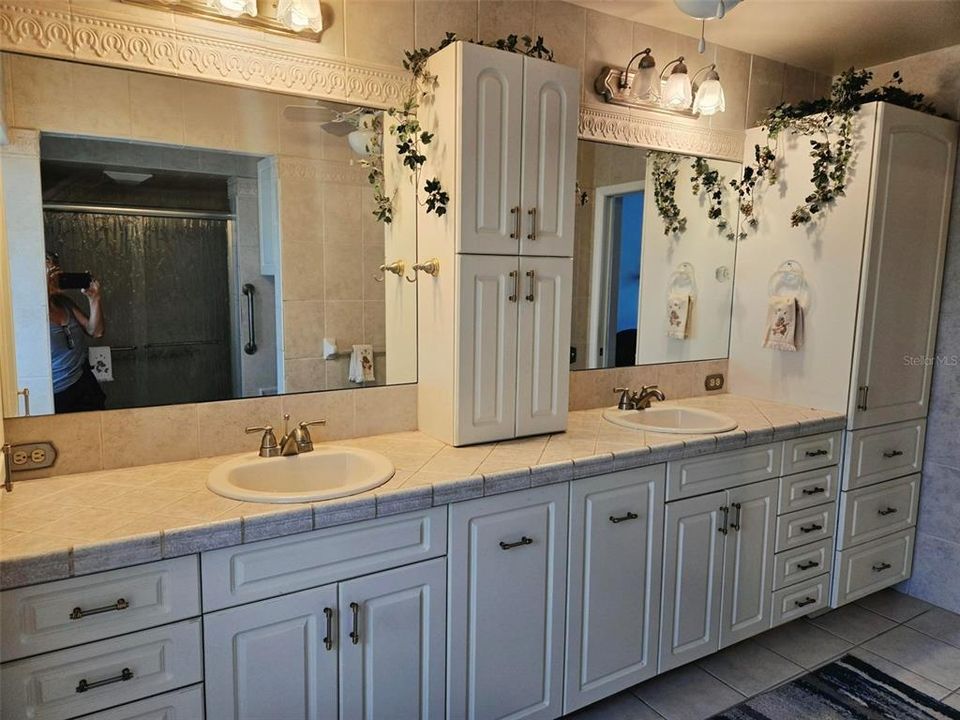 For Sale: $463,750 (3 beds, 2 baths, 1604 Square Feet)
