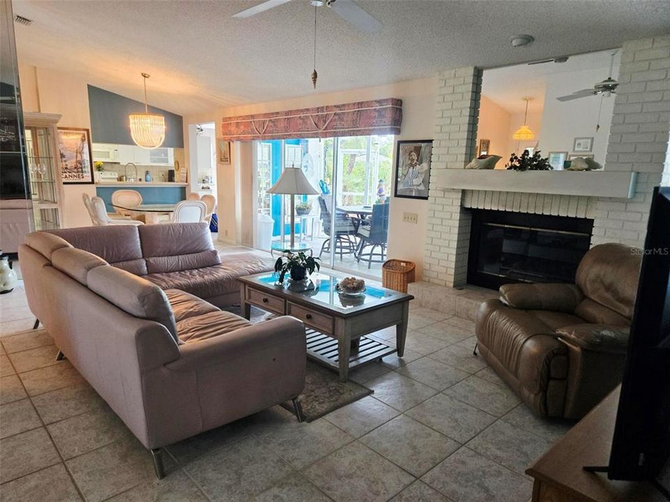 For Sale: $463,750 (3 beds, 2 baths, 1604 Square Feet)