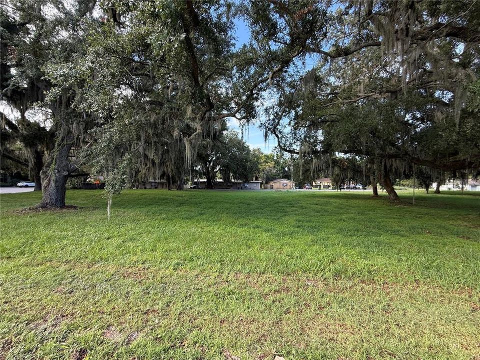 На продажу: $525,000 (1.68 acres)
