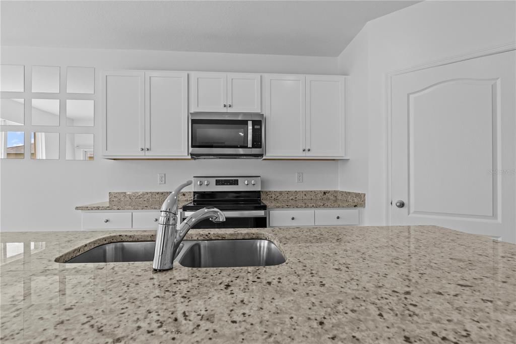 For Sale: $365,000 (3 beds, 2 baths, 2048 Square Feet)
