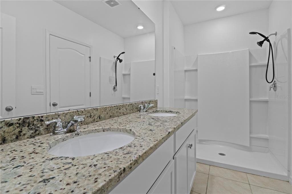 For Sale: $365,000 (3 beds, 2 baths, 2048 Square Feet)
