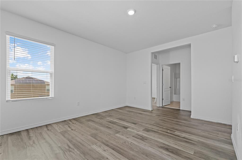 For Sale: $365,000 (3 beds, 2 baths, 2048 Square Feet)