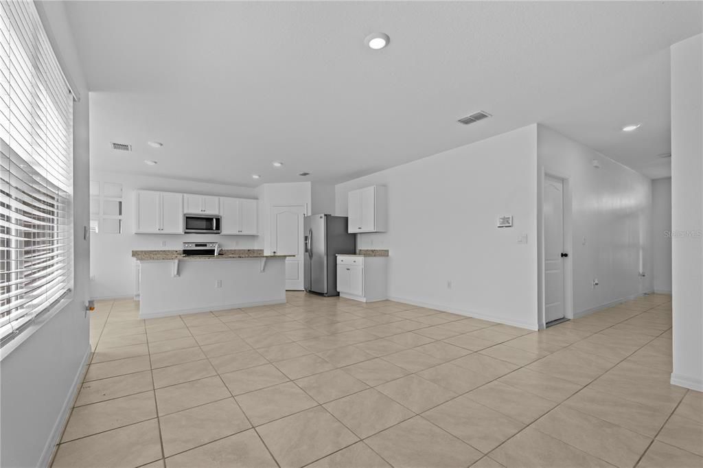 For Sale: $365,000 (3 beds, 2 baths, 2048 Square Feet)