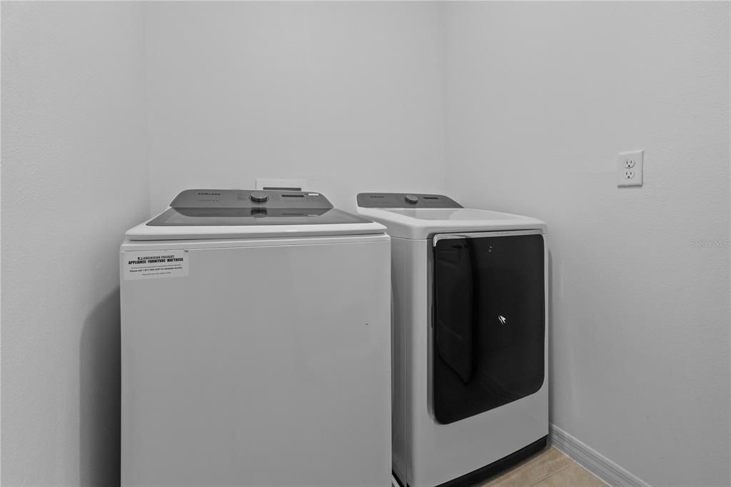 For Sale: $365,000 (3 beds, 2 baths, 2048 Square Feet)
