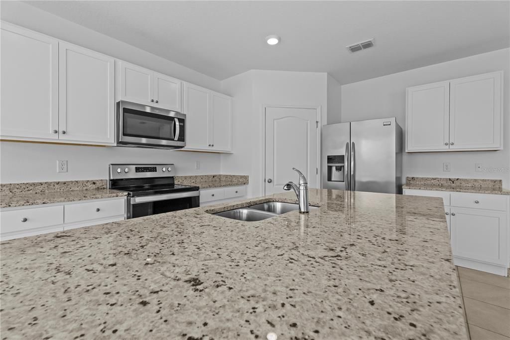 For Sale: $365,000 (3 beds, 2 baths, 2048 Square Feet)
