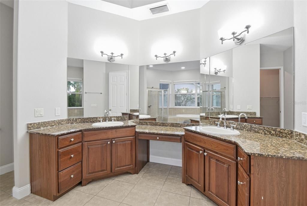 На продажу: $699,900 (4 спален, 3 ванн, 3281 Квадратных фут)