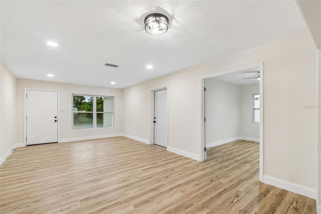 На продажу: $489,900 (3 спален, 2 ванн, 1484 Квадратных фут)