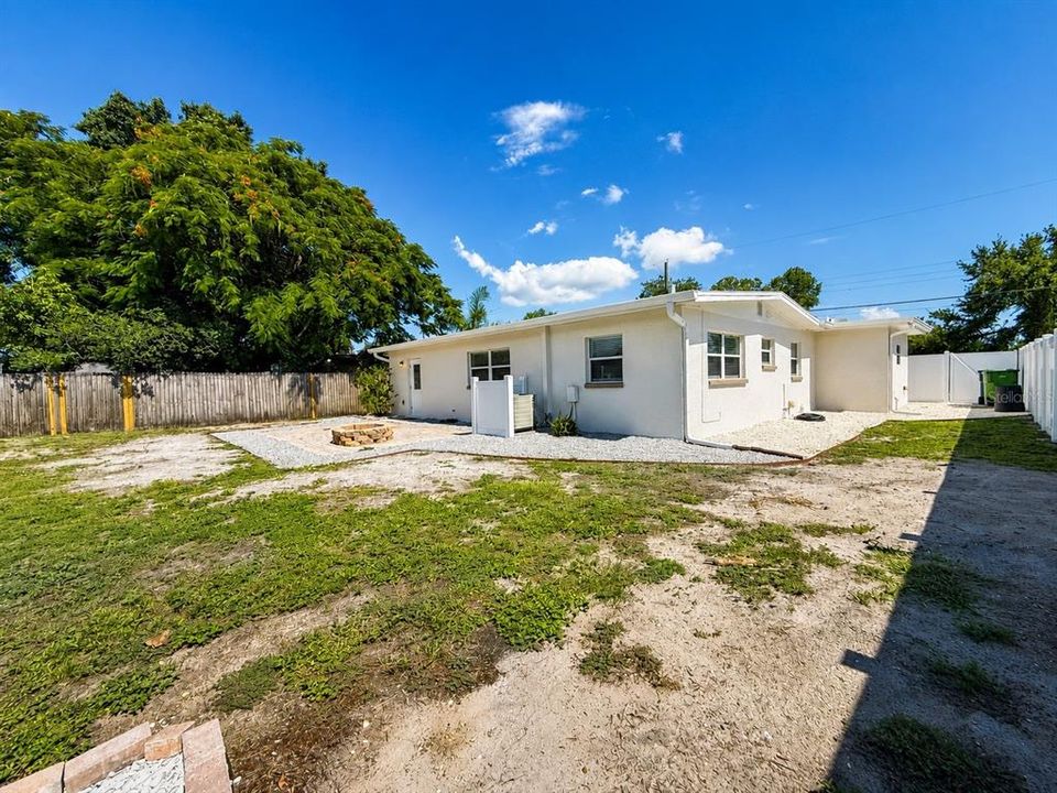 For Rent: $2,945 (3 beds, 2 baths, 1298 Square Feet)