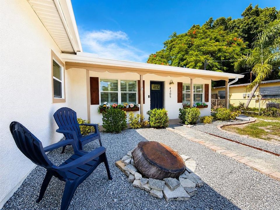 For Rent: $2,945 (3 beds, 2 baths, 1298 Square Feet)