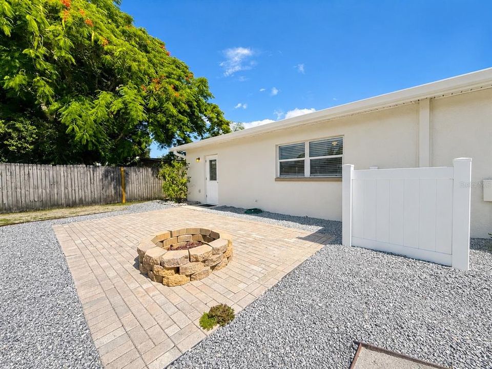 For Rent: $2,945 (3 beds, 2 baths, 1298 Square Feet)