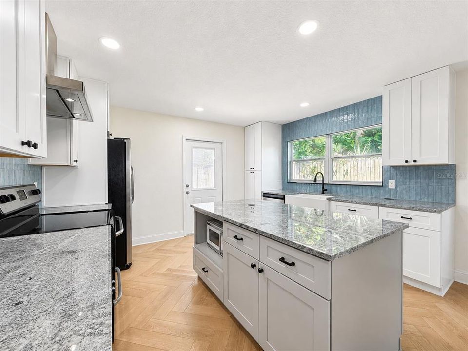 For Rent: $2,945 (3 beds, 2 baths, 1298 Square Feet)