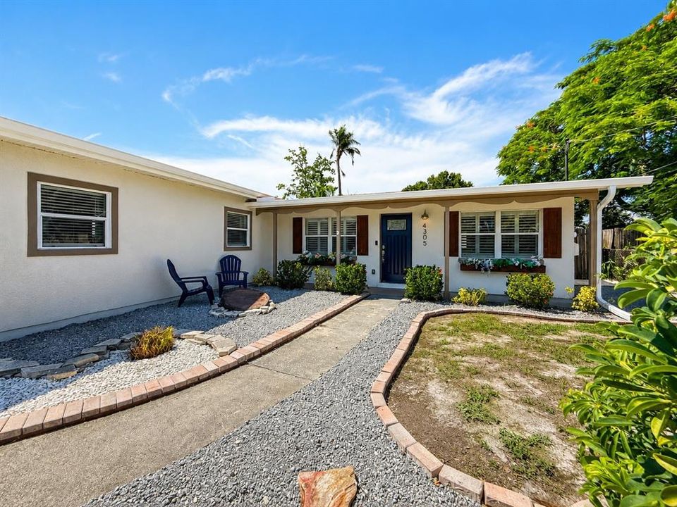 For Rent: $2,945 (3 beds, 2 baths, 1298 Square Feet)