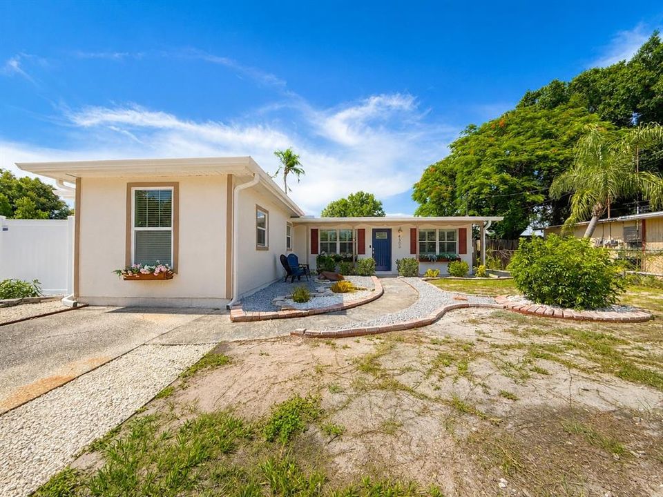 For Rent: $2,945 (3 beds, 2 baths, 1298 Square Feet)