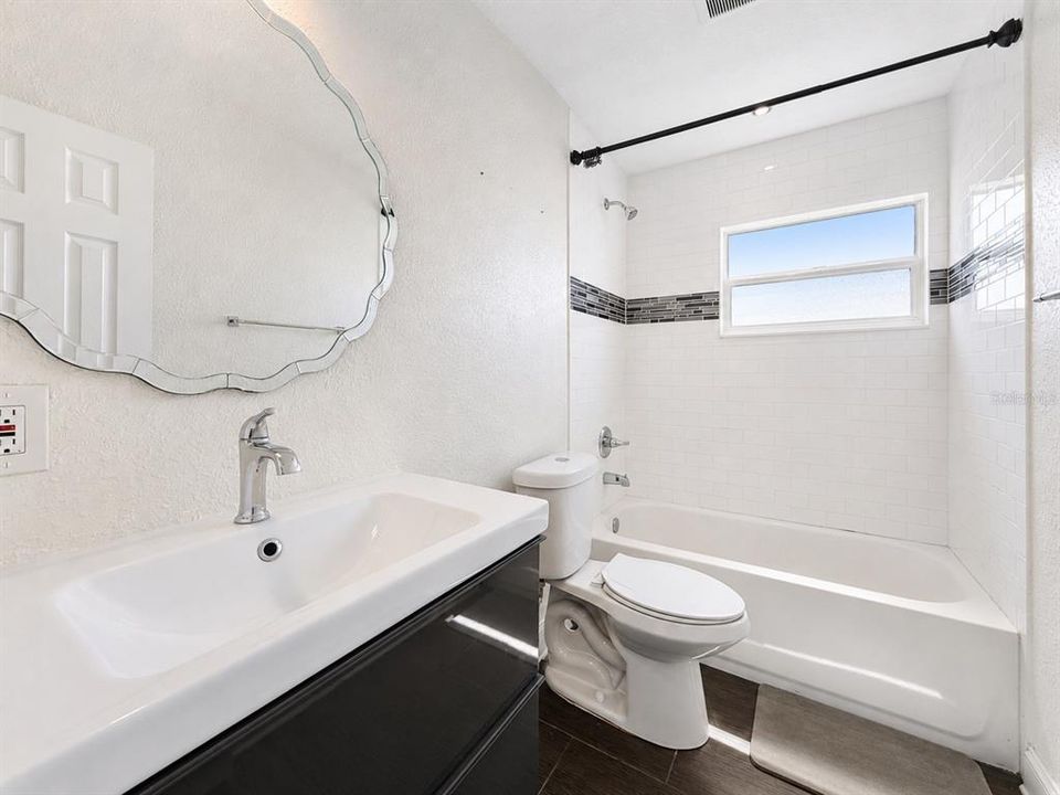For Rent: $2,945 (3 beds, 2 baths, 1298 Square Feet)