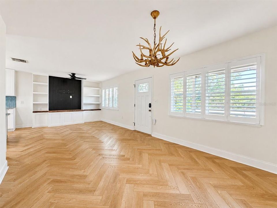 For Rent: $2,945 (3 beds, 2 baths, 1298 Square Feet)