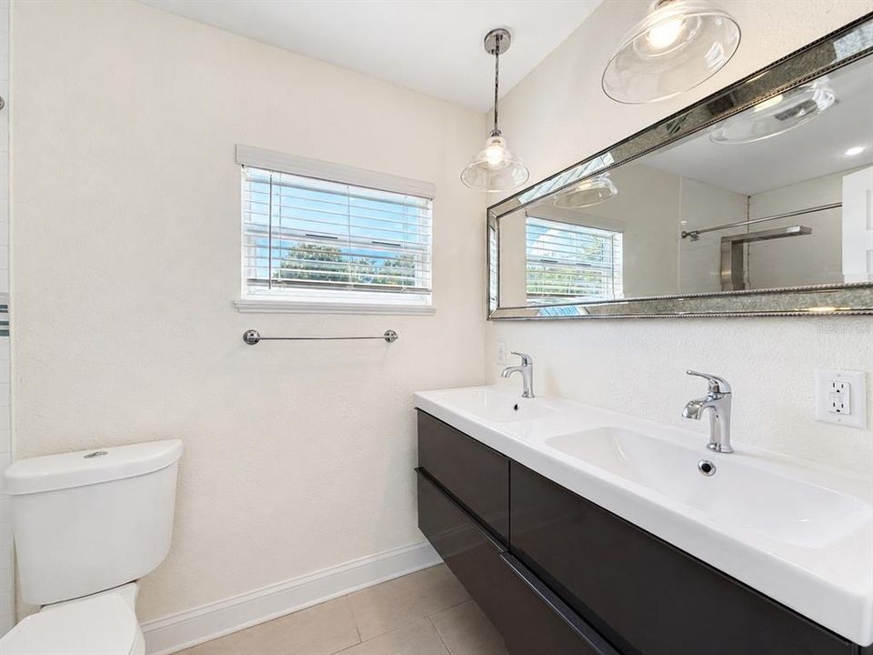 For Rent: $2,945 (3 beds, 2 baths, 1298 Square Feet)
