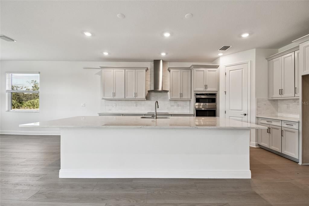 En Venta: $602,999 (3 camas, 3 baños, 2581 Pies cuadrados)