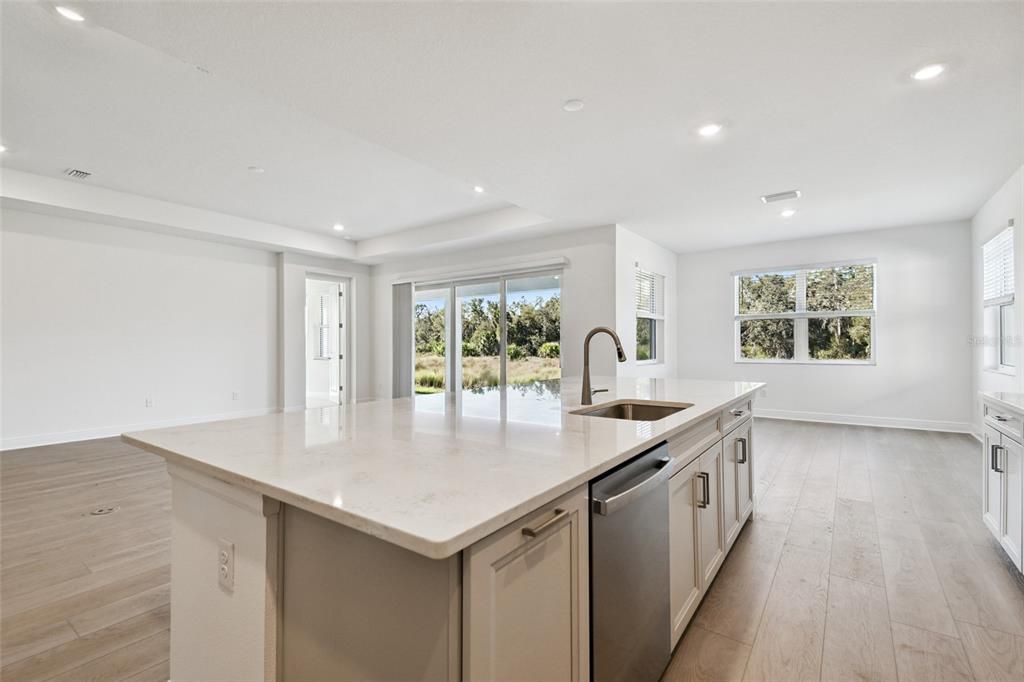 En Venta: $602,999 (3 camas, 3 baños, 2581 Pies cuadrados)
