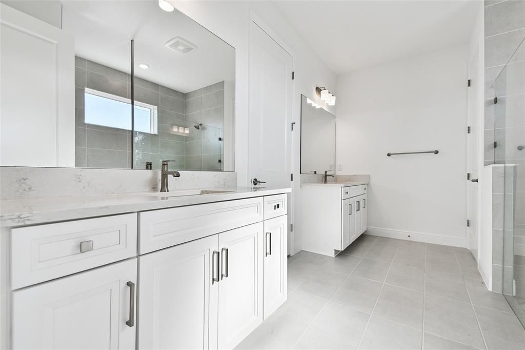 En Venta: $602,999 (3 camas, 3 baños, 2581 Pies cuadrados)