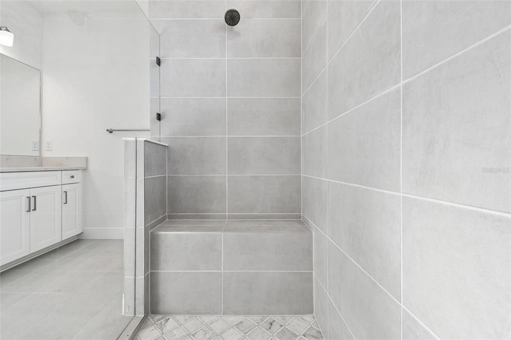 En Venta: $602,999 (3 camas, 3 baños, 2581 Pies cuadrados)