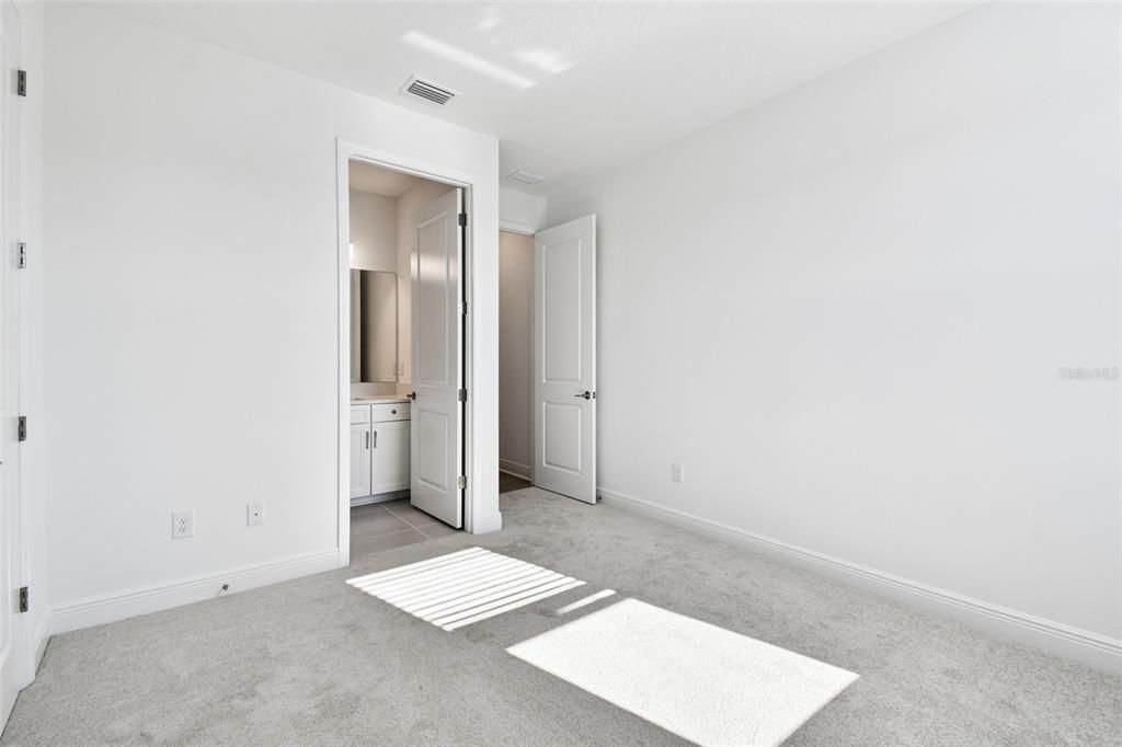En Venta: $602,999 (3 camas, 3 baños, 2581 Pies cuadrados)
