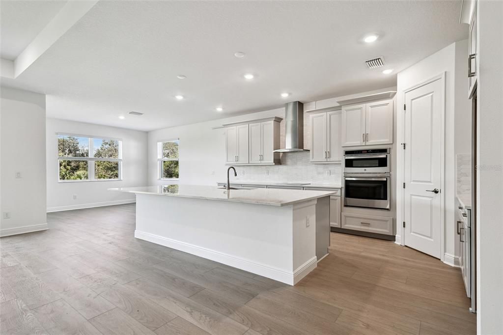 En Venta: $602,999 (3 camas, 3 baños, 2581 Pies cuadrados)