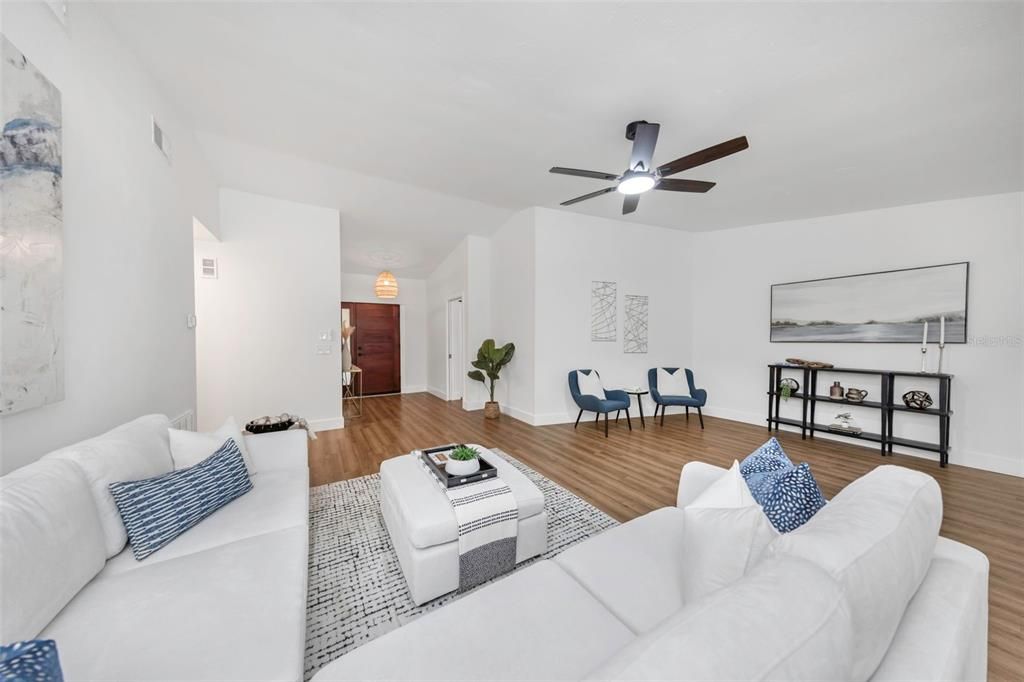 Под контрактом: $659,500 (3 спален, 2 ванн, 1798 Квадратных фут)