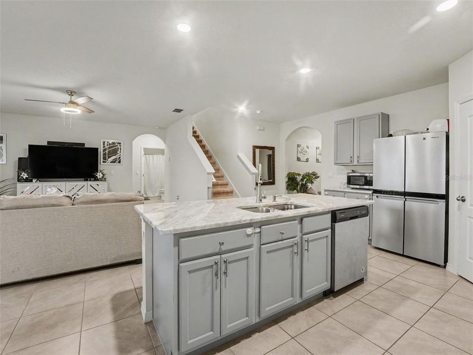 For Sale: $380,000 (5 beds, 3 baths, 2696 Square Feet)