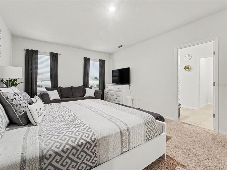 For Sale: $380,000 (5 beds, 3 baths, 2696 Square Feet)