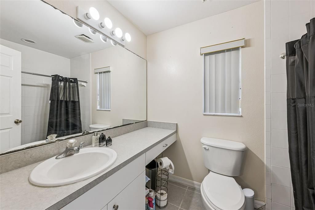 En Venta: $325,000 (4 camas, 3 baños, 2100 Pies cuadrados)