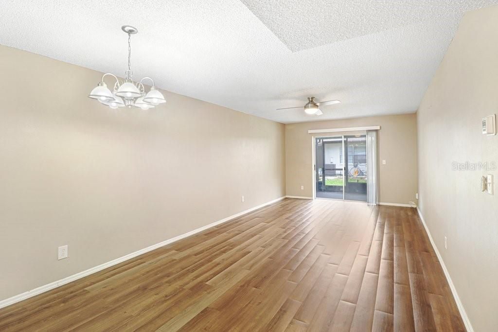 For Sale: $159,950 (2 beds, 2 baths, 915 Square Feet)