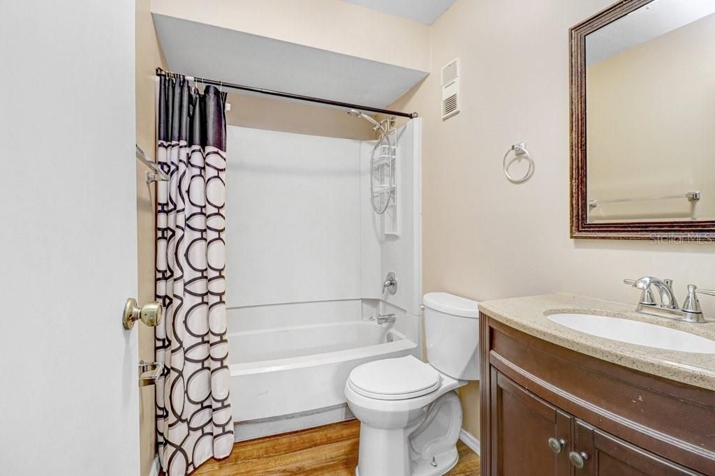 For Sale: $159,950 (2 beds, 2 baths, 915 Square Feet)