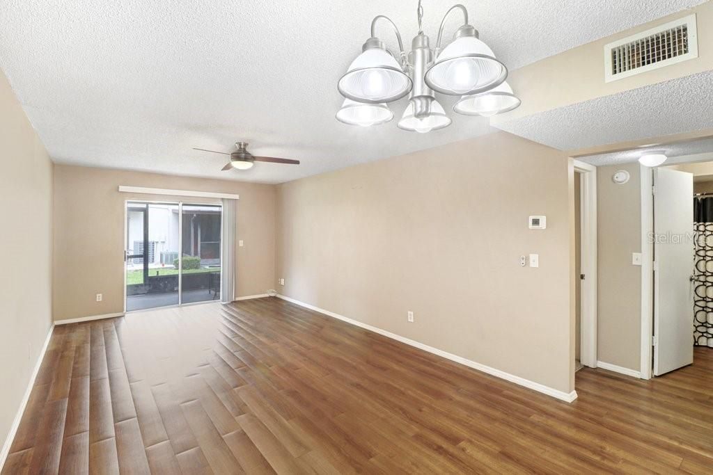 For Sale: $159,950 (2 beds, 2 baths, 915 Square Feet)