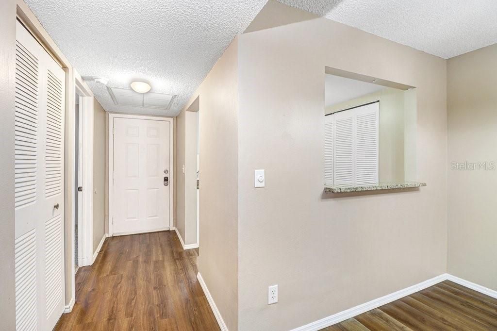For Sale: $159,950 (2 beds, 2 baths, 915 Square Feet)