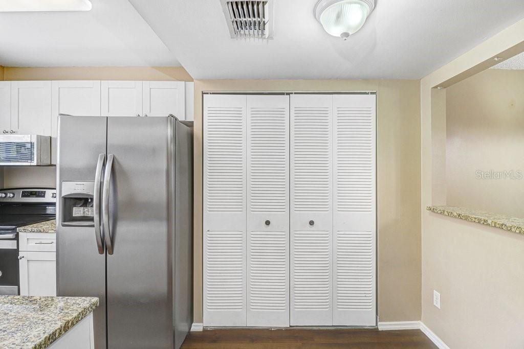 For Sale: $159,950 (2 beds, 2 baths, 915 Square Feet)