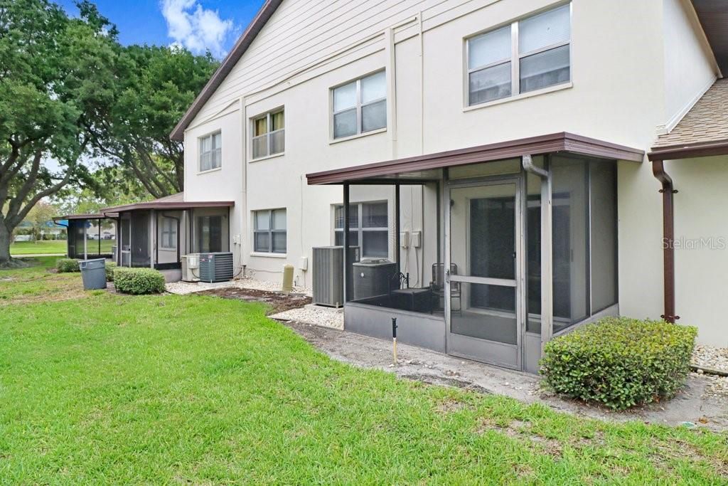 For Sale: $159,950 (2 beds, 2 baths, 915 Square Feet)