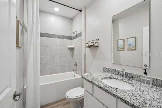 На продажу: $394,990 (3 спален, 2 ванн, 1988 Квадратных фут)